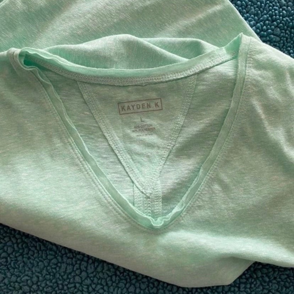 Men’s Kayden V-Neck T-Shirt, NWT